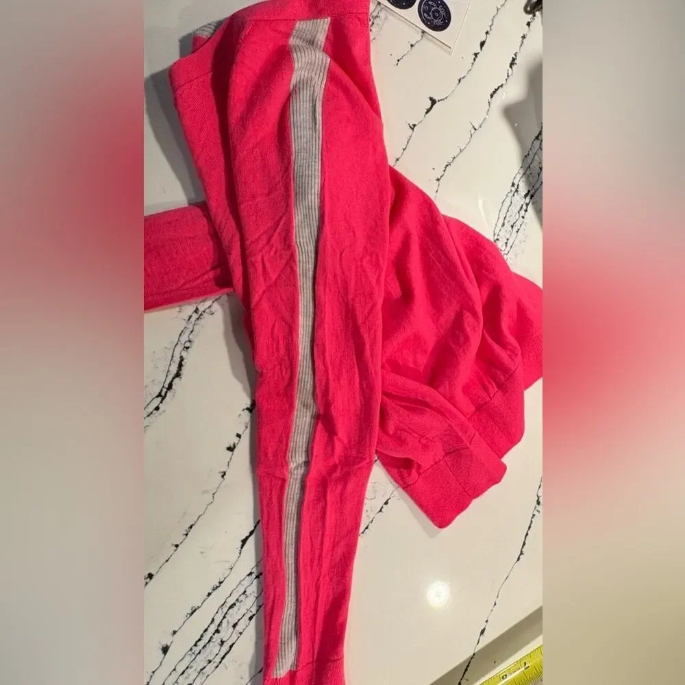 Banana Republic Merino Bright Pink V-Neck Sweater Grey Side Arm Accents - Picture 10 of 14